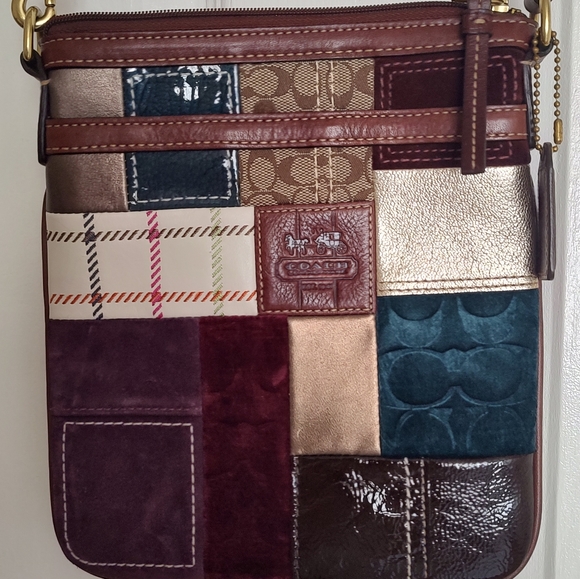 Coach Authentic stylish multi patch multi color crossbody bag - Picture 3 of 7
